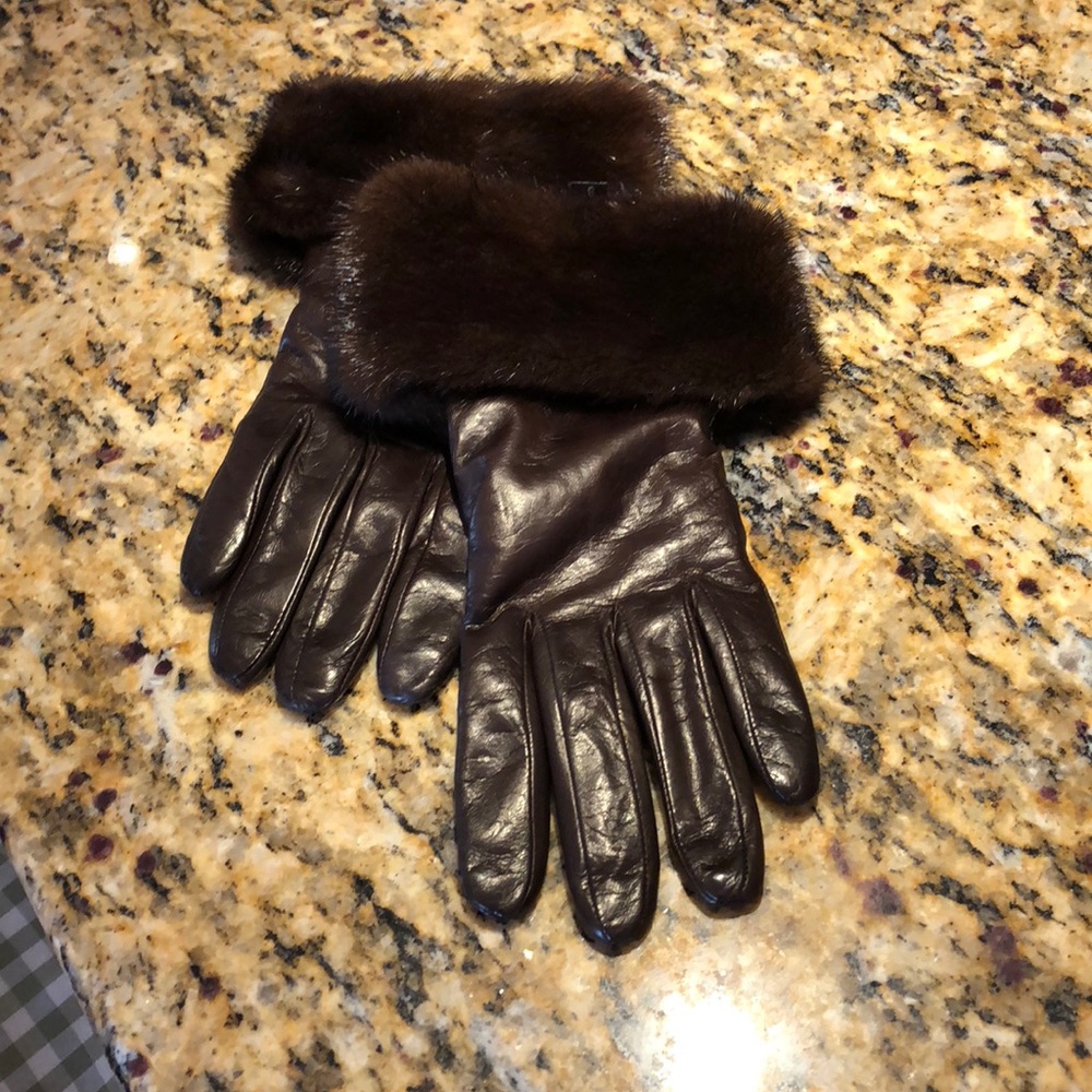 Leather glove with Real Mink Trim